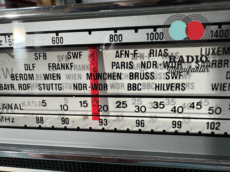 LOEWE OPTA Kofferradio Dolly  (1968-1970) – Bild 4