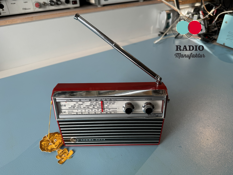 LOEWE OPTA Kofferradio Dolly  (1968-1970) – Bild 1