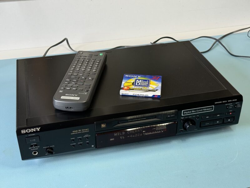 SONY MDS-JE520 mit originaler Fernbedienung