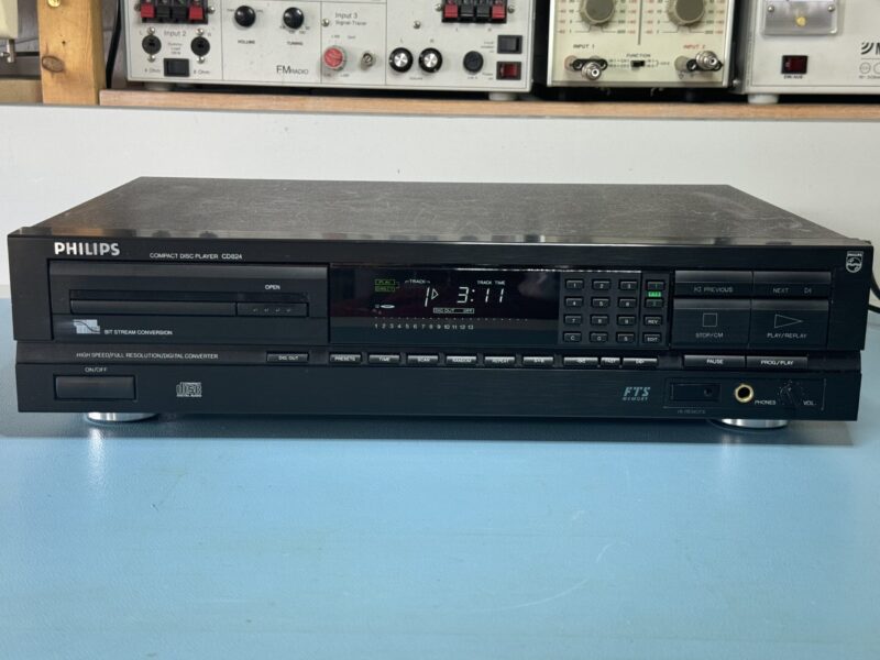 CD-Spieler PHILIPS CD824 mit Fernbedienung – Bild 2