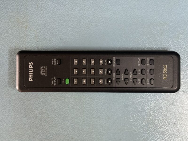 CD-Spieler PHILIPS CD824 mit Fernbedienung – Bild 8