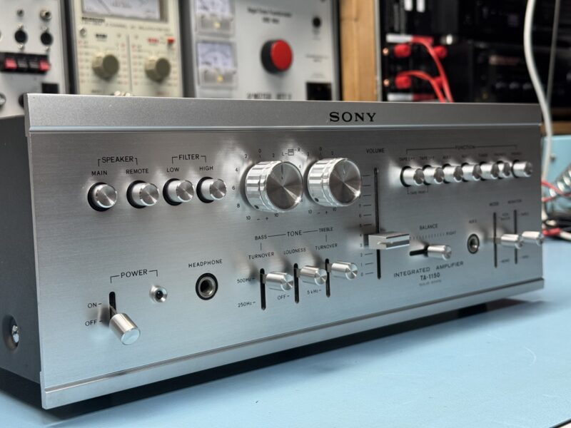 SONY Vollverstärker TA-1150 (1973-1977) – Bild 1
