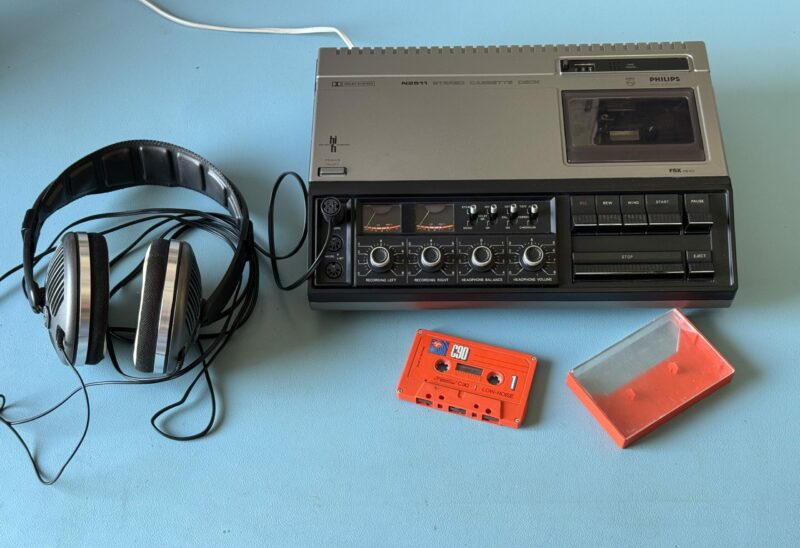 PHILIPS Stereo Cassette Deck N2511 (1976-1979)