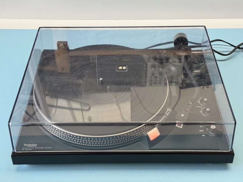 Direct-Drive Plattenspieler Technics SL-2000 – Bild 1