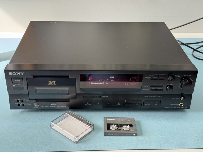 SONY DAT-Rekorder DTC-670