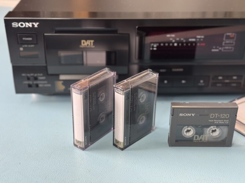 SONY DAT-Rekorder DTC-670 – Bild 2