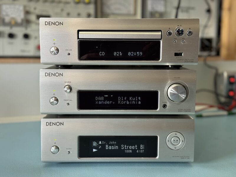 DENON D-F109 . HiFi-Mini-Anlage bestehend aus Receiver mit DAB+, CD-Spieler und Netzwerk-Player.